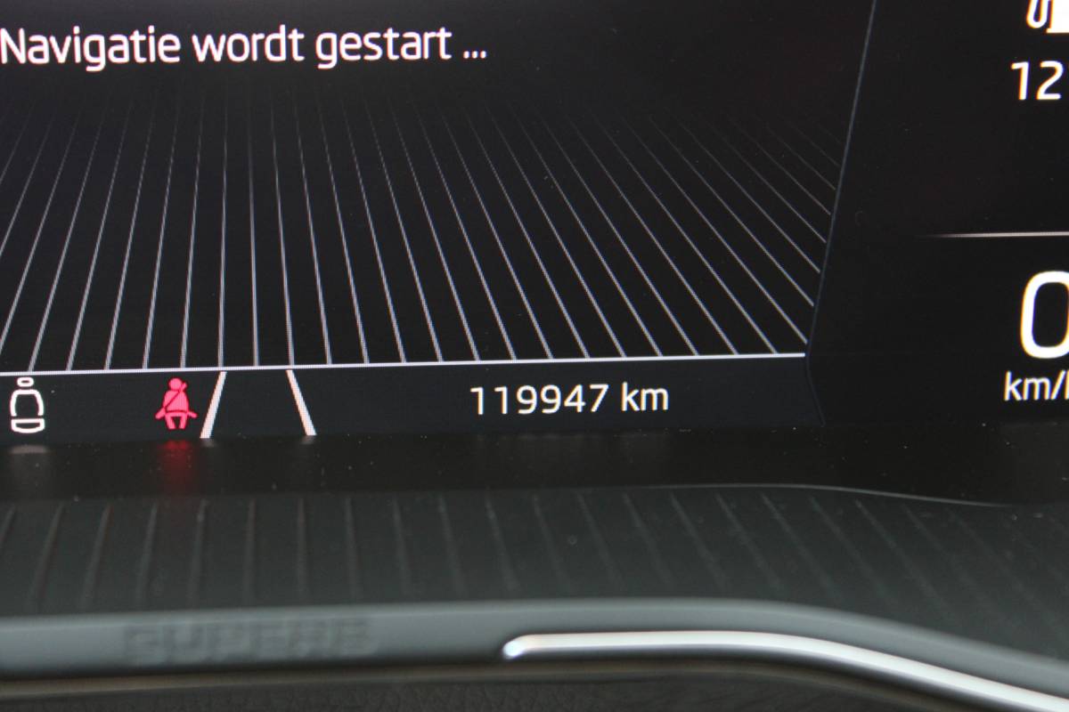 Škoda Superb ŠKODA Superb Combi 1.4 TSI iV PHEV LAURIN & KLEMENT SOh 94.1% PANO LEER NAVI VIRTUAL 119000KM!!