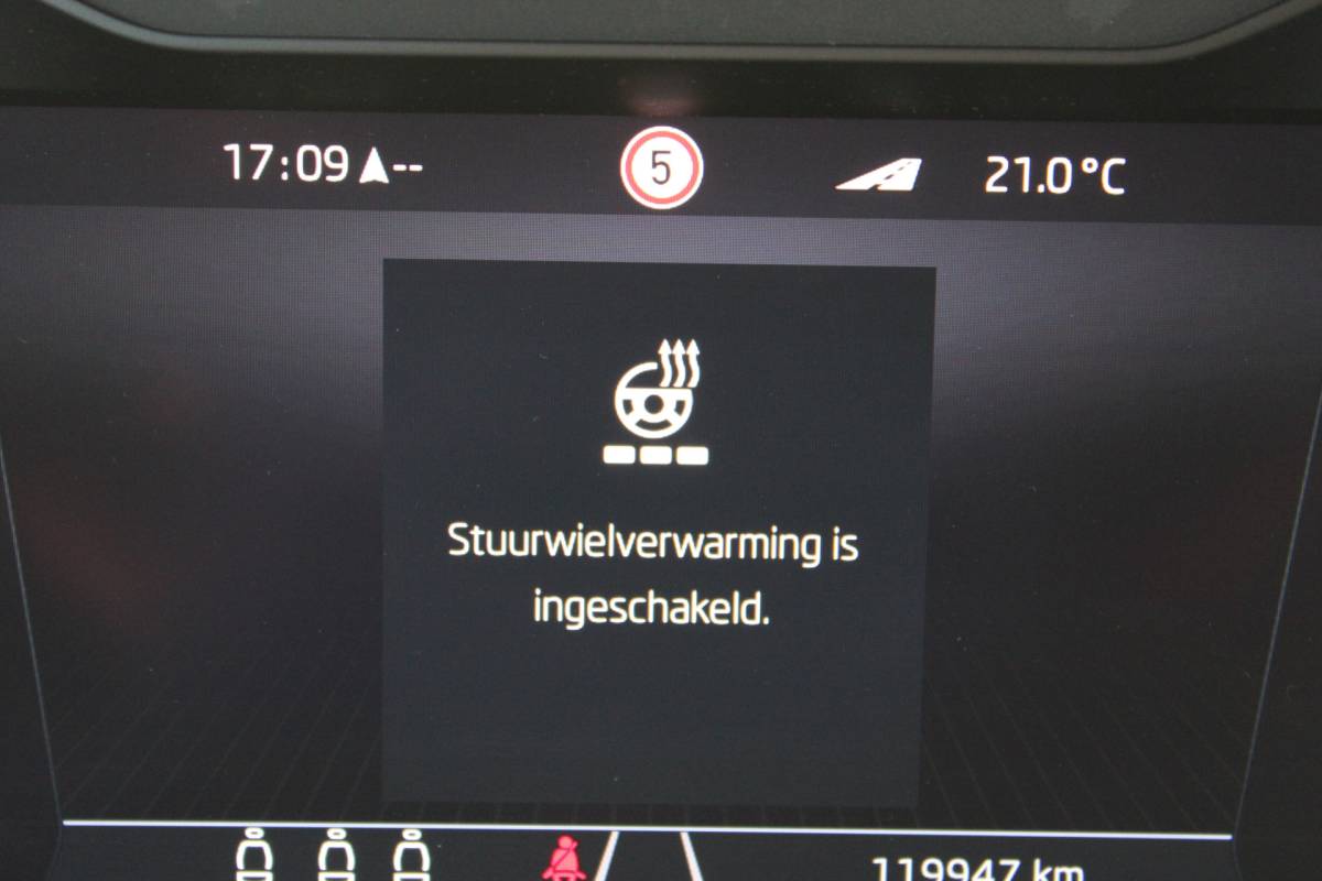 Škoda Superb ŠKODA Superb Combi 1.4 TSI iV PHEV LAURIN & KLEMENT SOh 94.1% PANO LEER NAVI VIRTUAL 119000KM!!