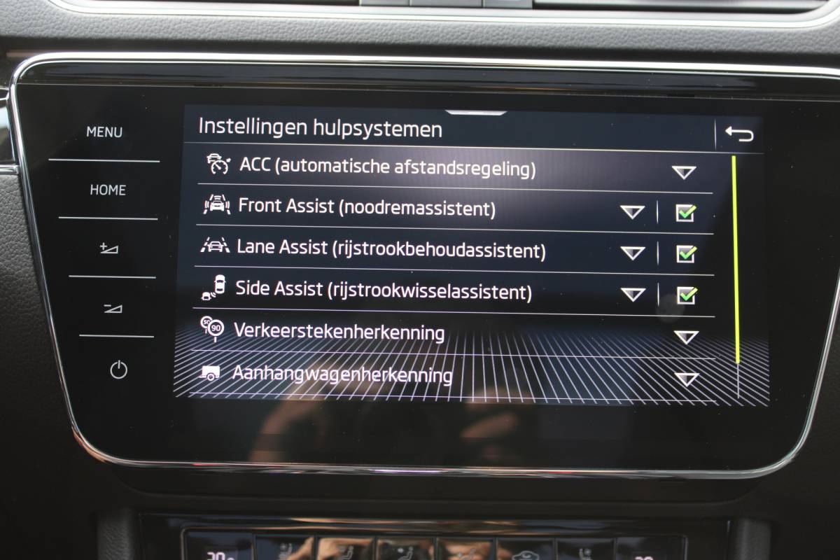 Škoda Superb ŠKODA Superb Combi 1.4 TSI iV PHEV LAURIN & KLEMENT SOh 94.1% PANO LEER NAVI VIRTUAL 119000KM!!