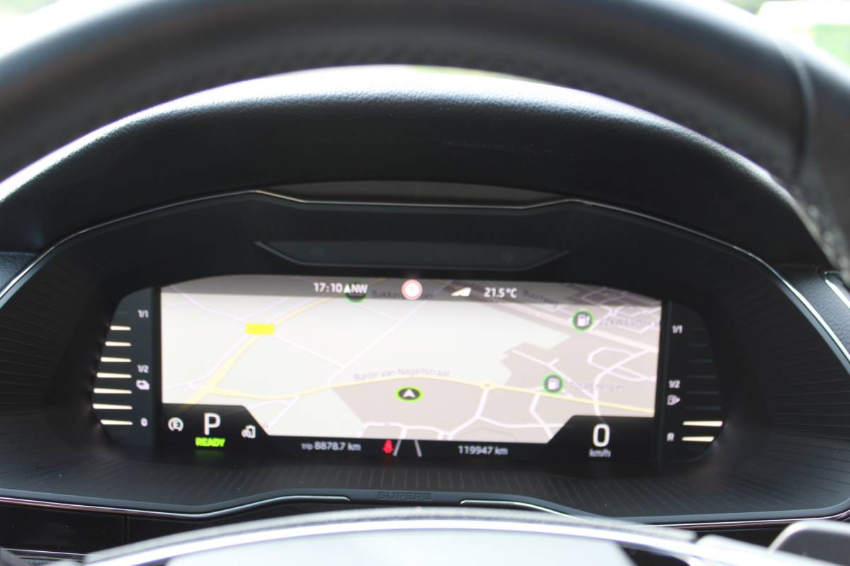 Škoda Superb ŠKODA Superb Combi 1.4 TSI iV PHEV LAURIN & KLEMENT SOh 94.1% PANO LEER NAVI VIRTUAL 119000KM!!
