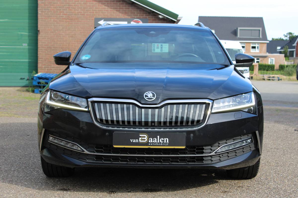 Škoda Superb ŠKODA Superb Combi 1.4 TSI iV PHEV LAURIN & KLEMENT SOh 94.1% PANO LEER NAVI VIRTUAL 119000KM!!