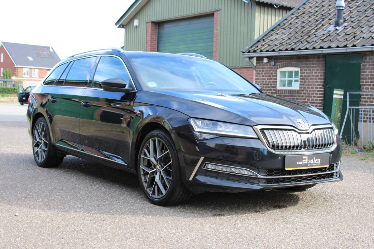 Škoda Superb ŠKODA Superb Combi 1.4 TSI iV PHEV LAURIN & KLEMENT SOh 94.1% PANO LEER NAVI VIRTUAL 119000KM!!