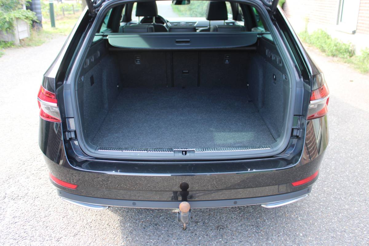 Škoda Superb ŠKODA Superb Combi 1.4 TSI iV PHEV LAURIN & KLEMENT SOh 94.1% PANO LEER NAVI VIRTUAL 119000KM!!