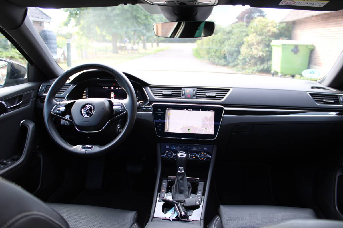 Škoda Superb ŠKODA Superb Combi 1.4 TSI iV PHEV LAURIN & KLEMENT SOh 94.1% PANO LEER NAVI VIRTUAL 119000KM!!