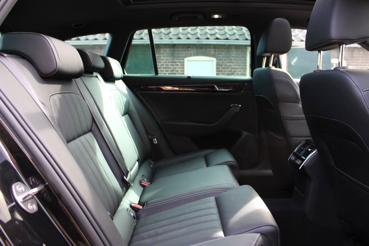 Škoda Superb ŠKODA Superb Combi 1.4 TSI iV PHEV LAURIN & KLEMENT SOh 94.1% PANO LEER NAVI VIRTUAL 119000KM!!