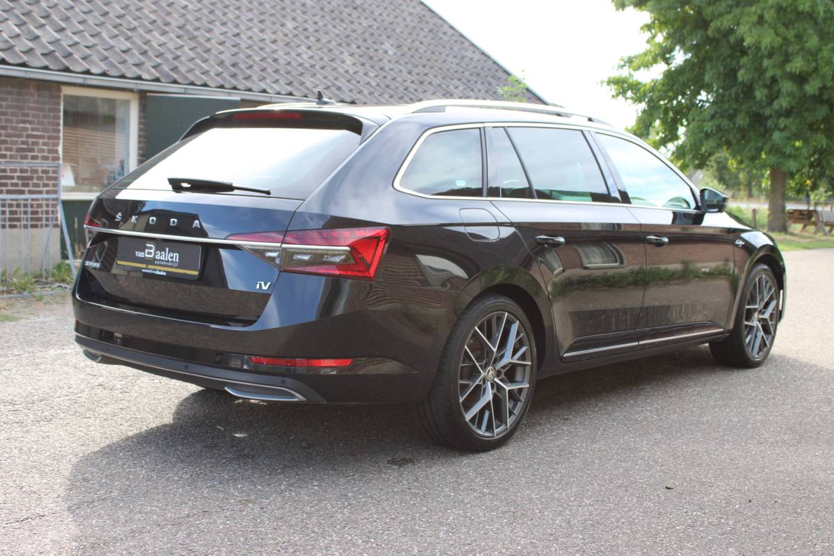 Škoda Superb ŠKODA Superb Combi 1.4 TSI iV PHEV LAURIN & KLEMENT SOh 94.1% PANO LEER NAVI VIRTUAL 119000KM!!