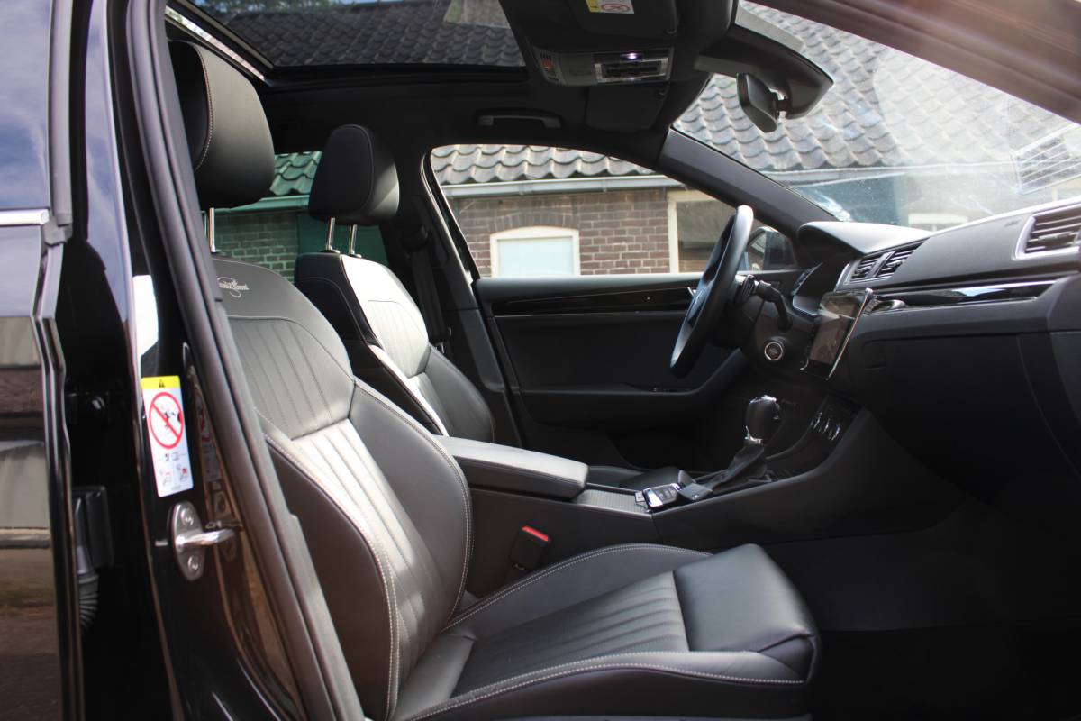 Škoda Superb ŠKODA Superb Combi 1.4 TSI iV PHEV LAURIN & KLEMENT SOh 94.1% PANO LEER NAVI VIRTUAL 119000KM!!