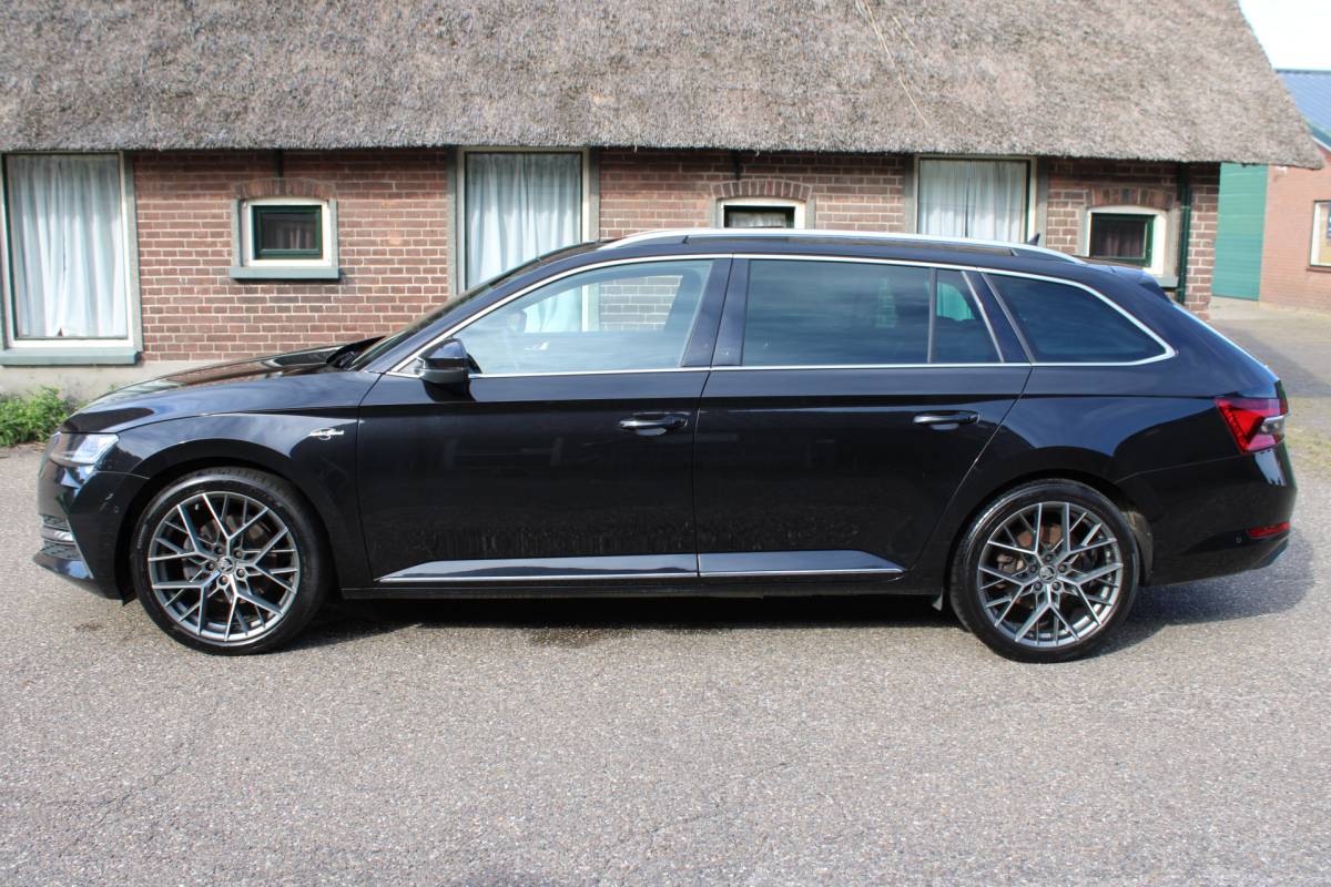 Škoda Superb ŠKODA Superb Combi 1.4 TSI iV PHEV LAURIN & KLEMENT SOh 94.1% PANO LEER NAVI VIRTUAL 119000KM!!