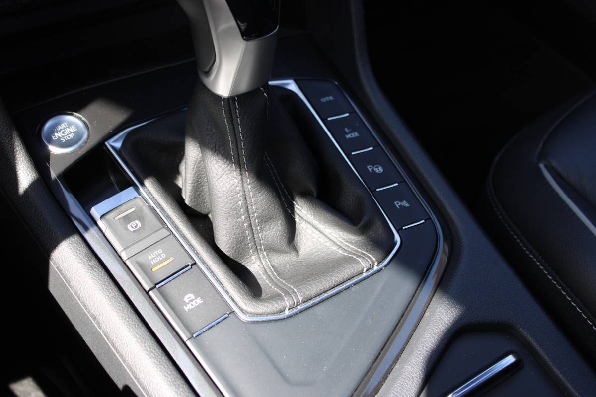 Volkswagen Tiguan Volkswagen Tiguan 1.4 TSI eHybrid R-Line Business+ SOh 90.6% NAVI PANO LEER VIRTUAL TH 153000KM!!!