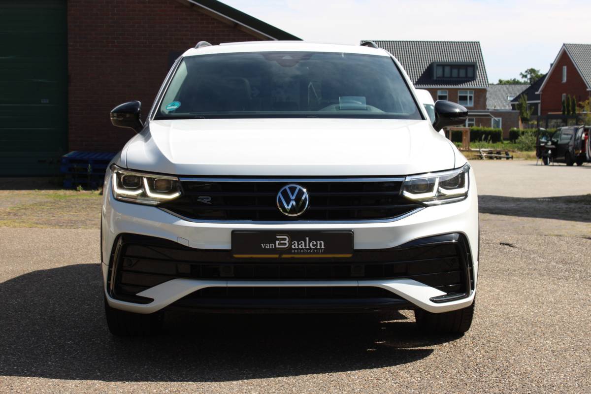Volkswagen Tiguan Volkswagen Tiguan 1.4 TSI eHybrid R-Line Business+ SOh 90.6% NAVI PANO LEER VIRTUAL TH 153000KM!!!