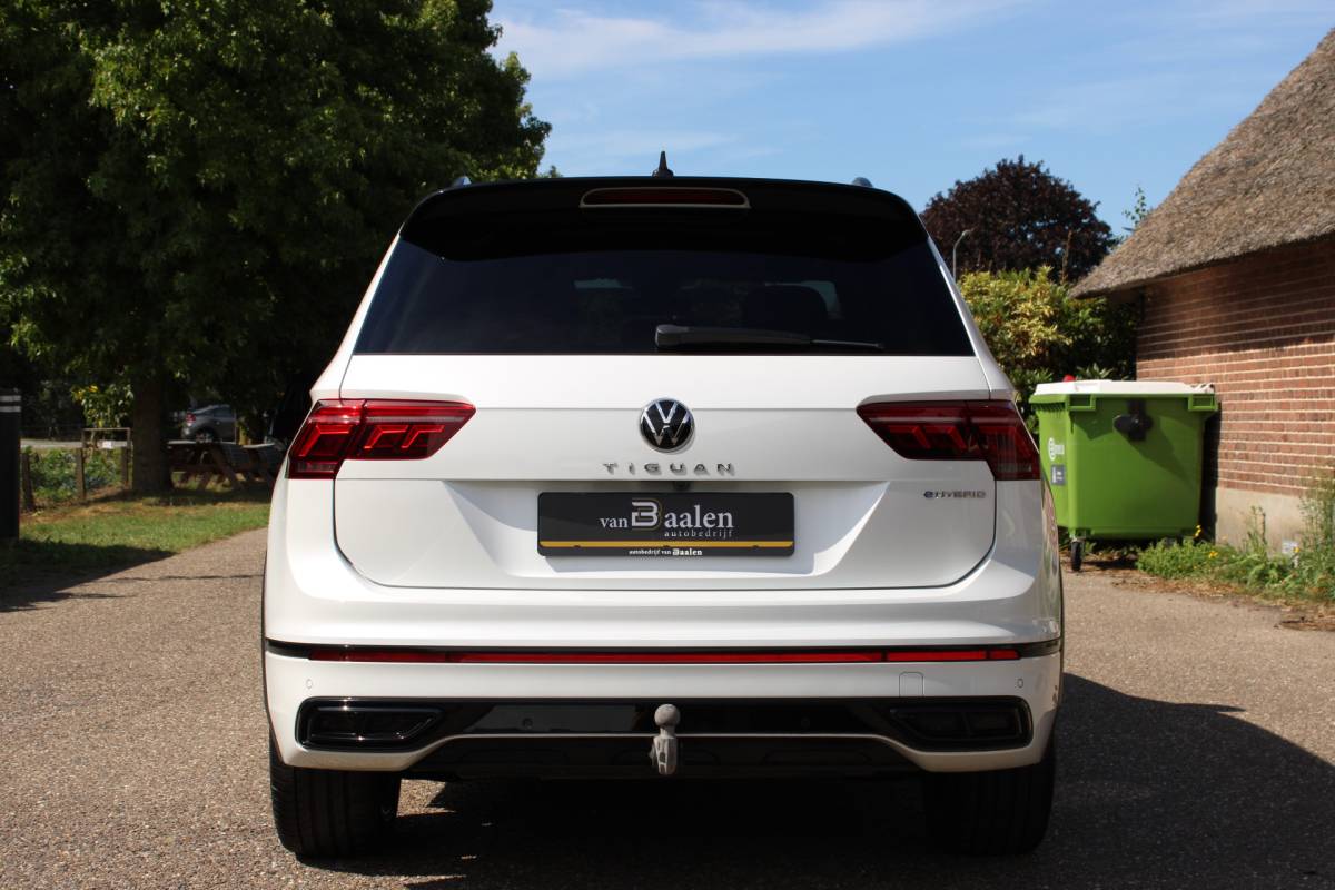 Volkswagen Tiguan Volkswagen Tiguan 1.4 TSI eHybrid R-Line Business+ SOh 90.6% NAVI PANO LEER VIRTUAL TH 153000KM!!!