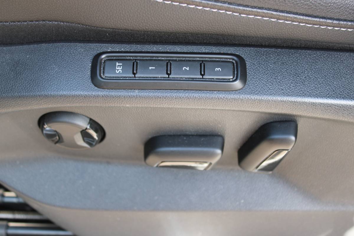 Volkswagen Tiguan Volkswagen Tiguan 1.4 TSI eHybrid R-Line Business+ SOh 90.6% NAVI PANO LEER VIRTUAL TH 153000KM!!!