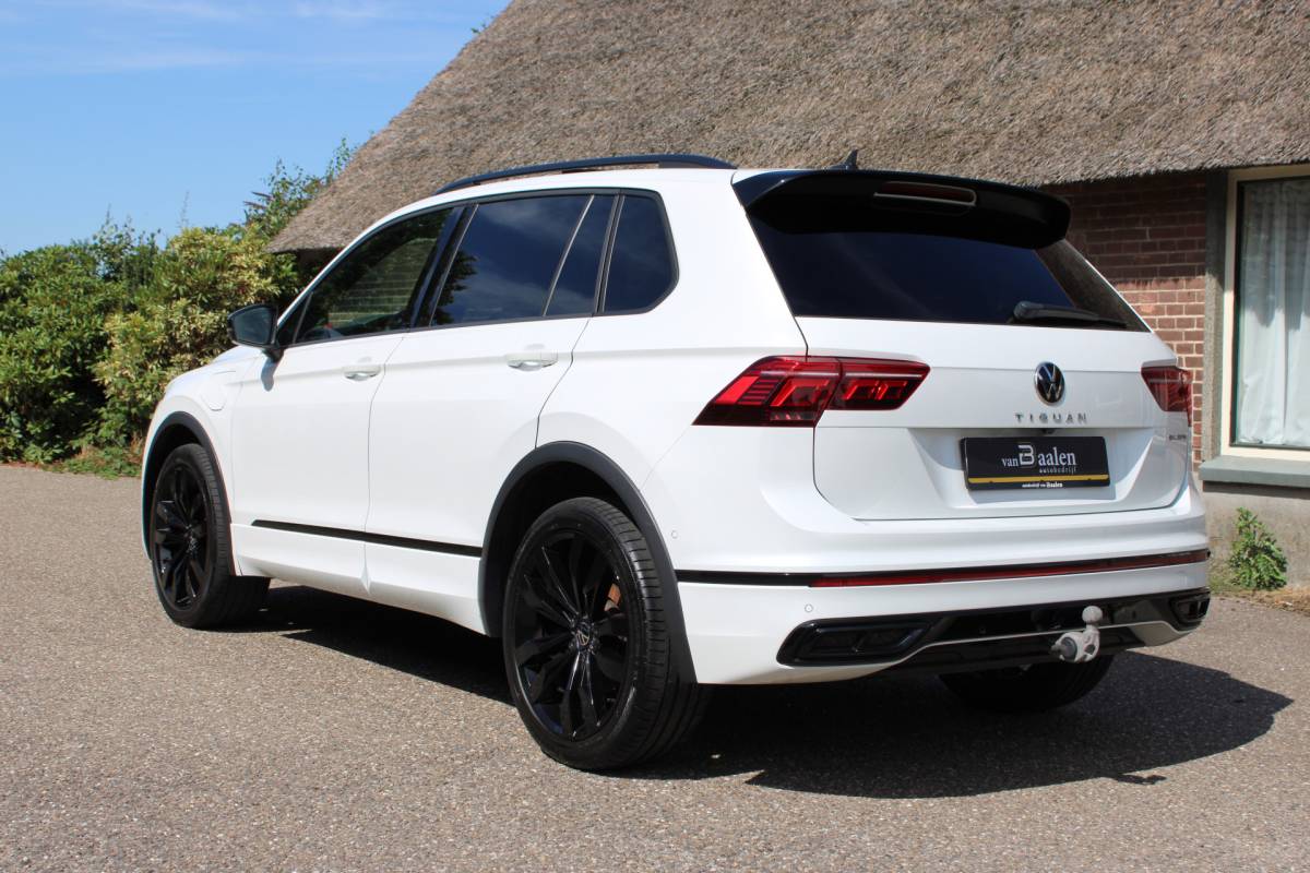 Volkswagen Tiguan Volkswagen Tiguan 1.4 TSI eHybrid R-Line Business+ SOh 90.6% NAVI PANO LEER VIRTUAL TH 153000KM!!!