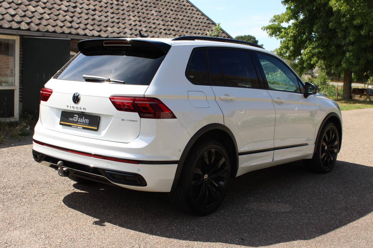 Volkswagen Tiguan Volkswagen Tiguan 1.4 TSI eHybrid R-Line Business+ SOh 90.6% NAVI PANO LEER VIRTUAL TH 153000KM!!!