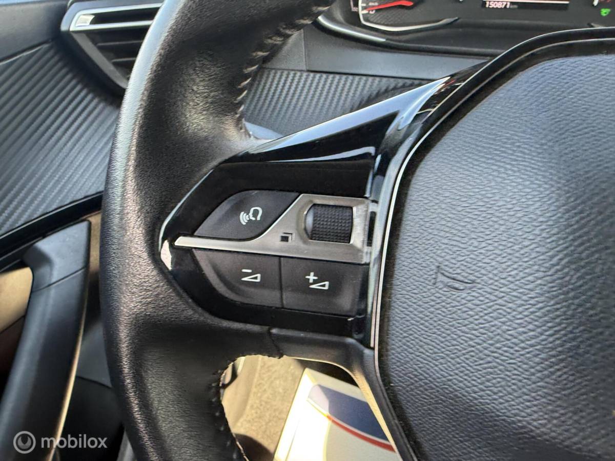 Peugeot 2008 Peugeot 2008 1.2 PureTech Blue Lease Active Full-Led CarPlay