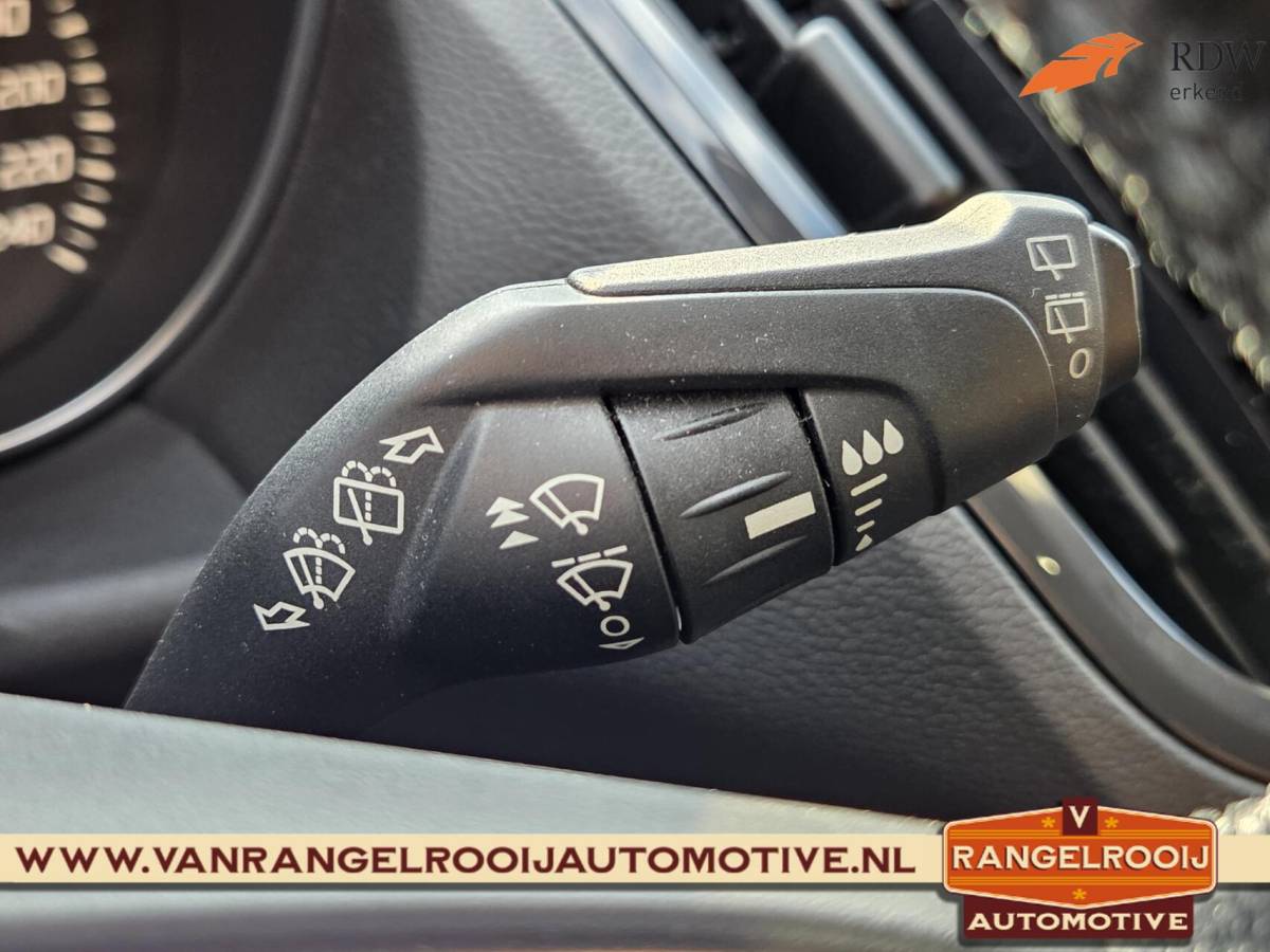 Ford Kuga Ford Kuga 1.5 Titanium, trekh., xenon, stoelverw., clima, cruise, 19″ lmv