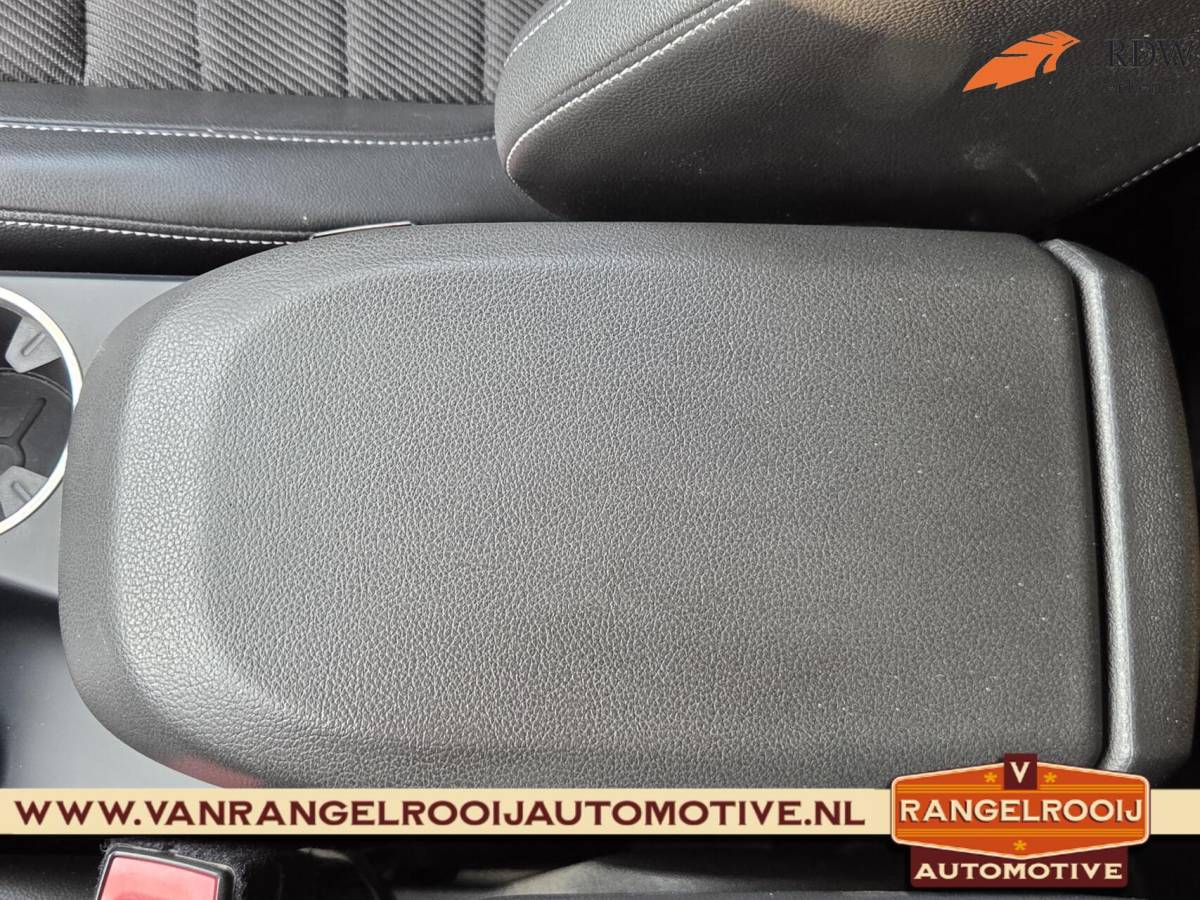 Ford Kuga Ford Kuga 1.5 Titanium, trekh., xenon, stoelverw., clima, cruise, 19″ lmv