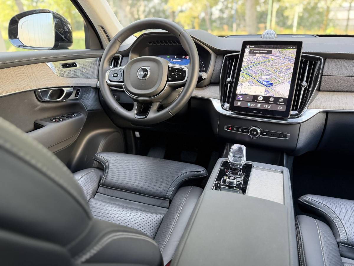 Volvo XC90 Volvo XC90 2.0 T8 Plug-in hybrid AWD Ultra Dark |Full Option|Pano|B&W|Massage/Ventilatie|Luchtvering|Trekhaak