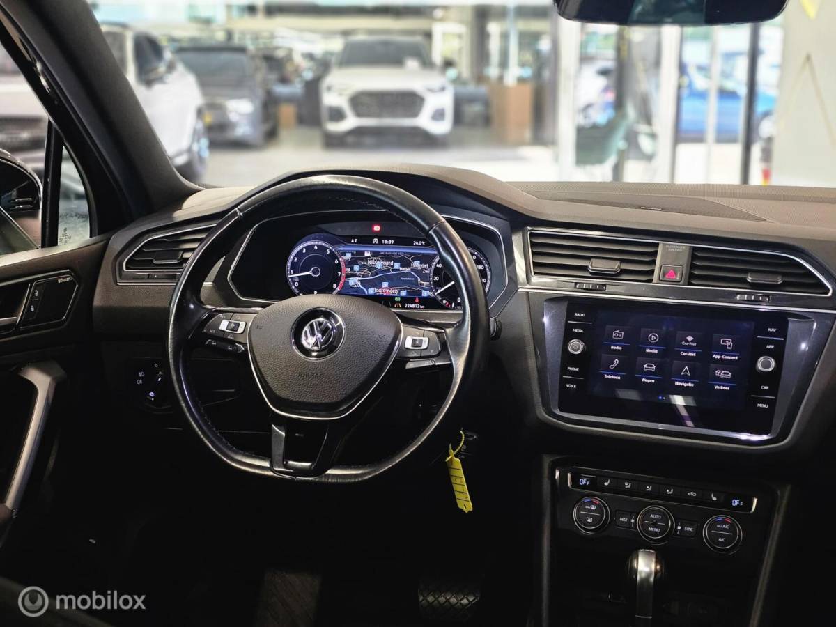 Volkswagen Tiguan Volkswagen Tiguan 1.4 TSI ACT R-line Panorama/Virtual/Trekhaak