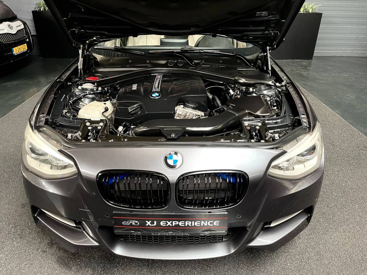 BMW 1 Serie BMW 1-serie M135i xDrive 320 PK M-PERFORMANCE NAVI LEER