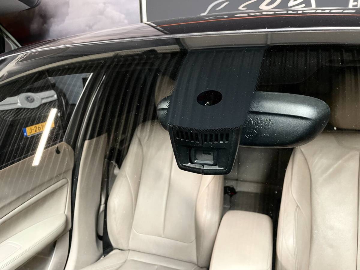 BMW 1 Serie BMW 1-serie M135i xDrive 320 PK M-PERFORMANCE NAVI LEER