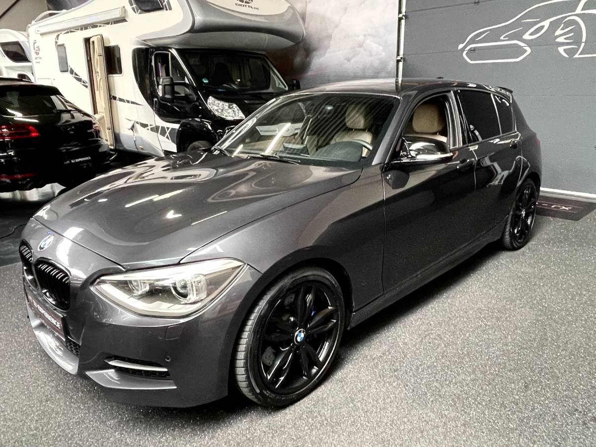BMW 1 Serie BMW 1-serie M135i xDrive 320 PK M-PERFORMANCE NAVI LEER