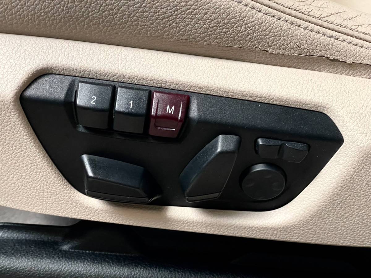 BMW 1 Serie BMW 1-serie M135i xDrive 320 PK M-PERFORMANCE NAVI LEER