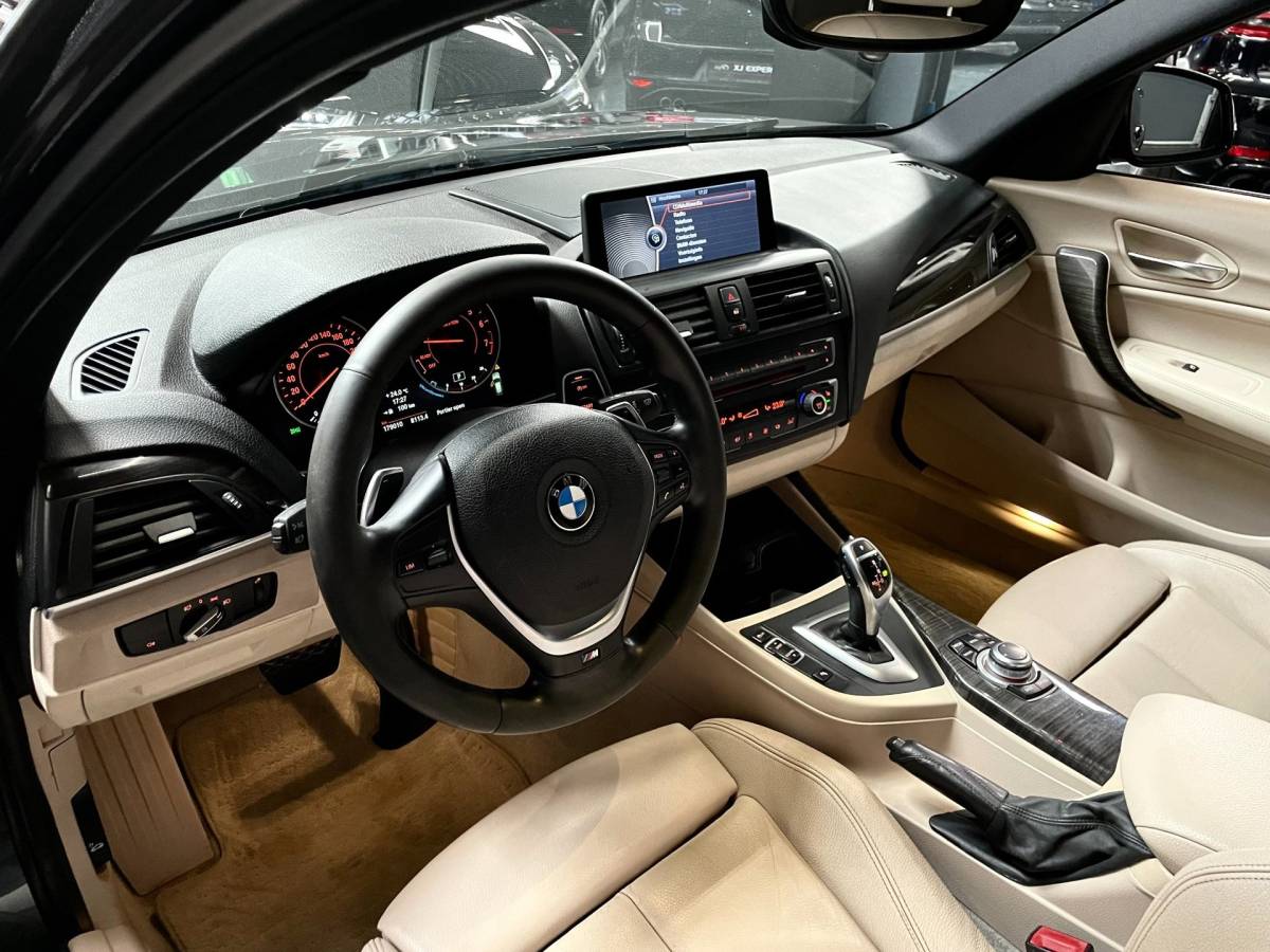 BMW 1 Serie BMW 1-serie M135i xDrive 320 PK M-PERFORMANCE NAVI LEER