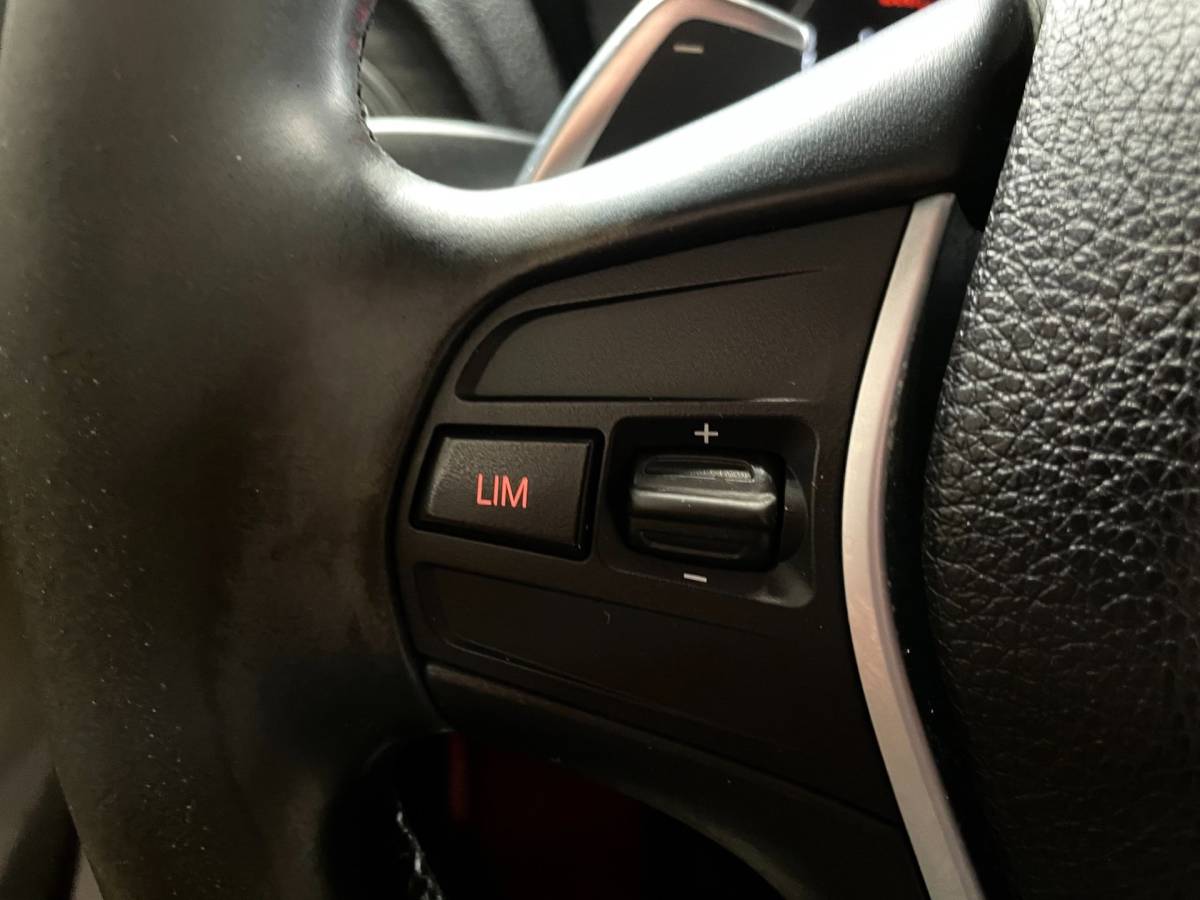 BMW 1 Serie BMW 1-serie M135i xDrive 320 PK M-PERFORMANCE NAVI LEER