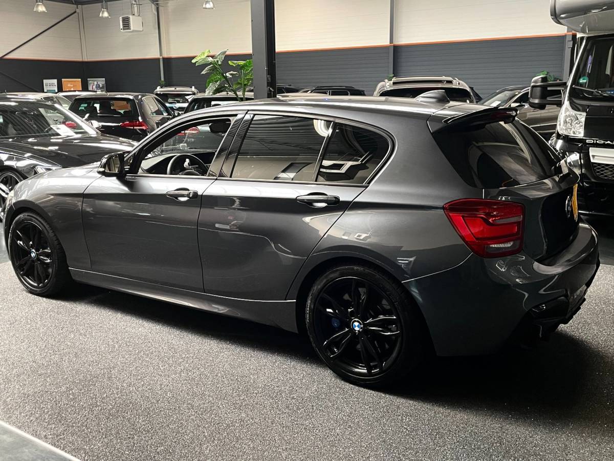 BMW 1 Serie BMW 1-serie M135i xDrive 320 PK M-PERFORMANCE NAVI LEER