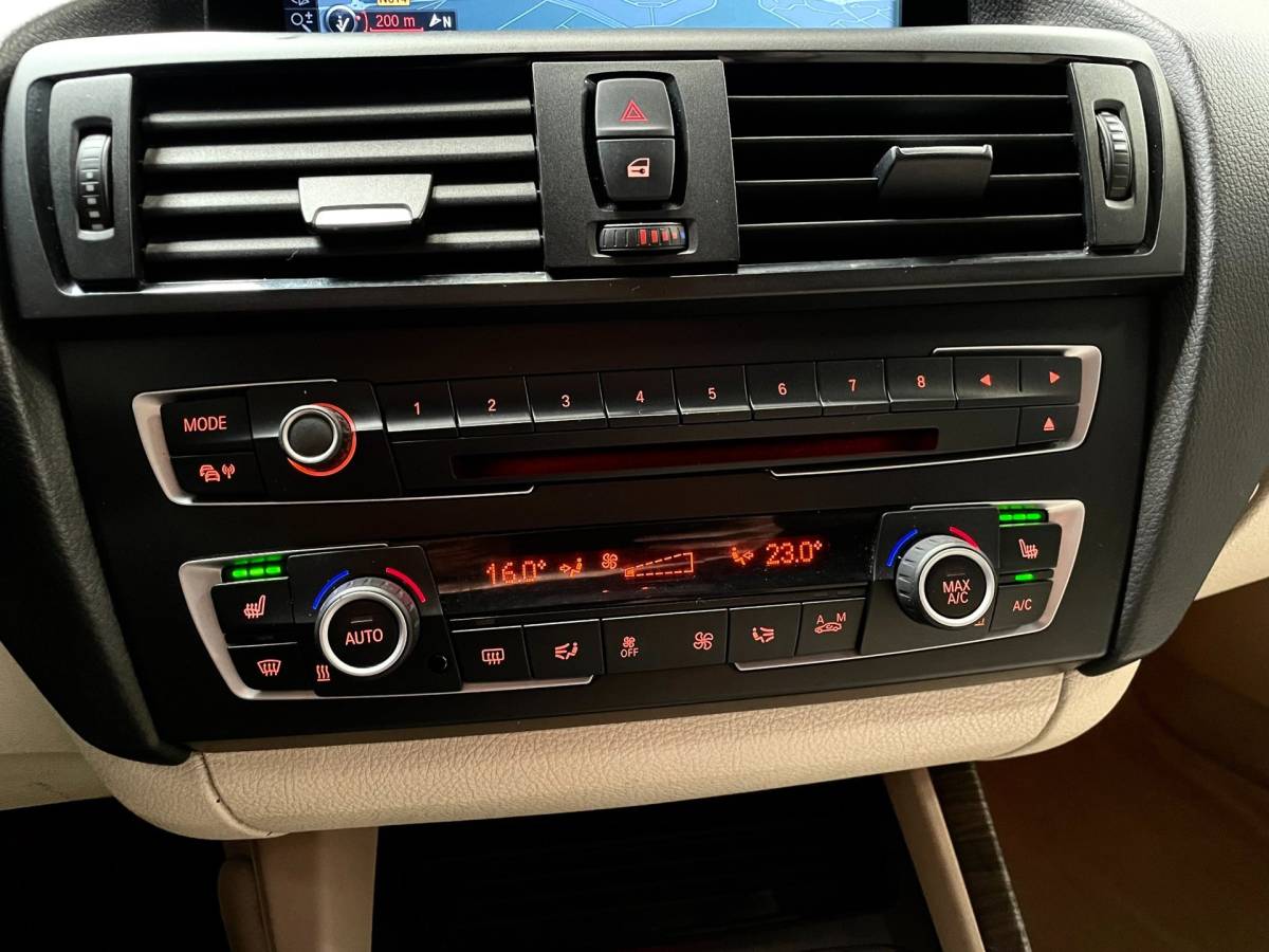BMW 1 Serie BMW 1-serie M135i xDrive 320 PK M-PERFORMANCE NAVI LEER