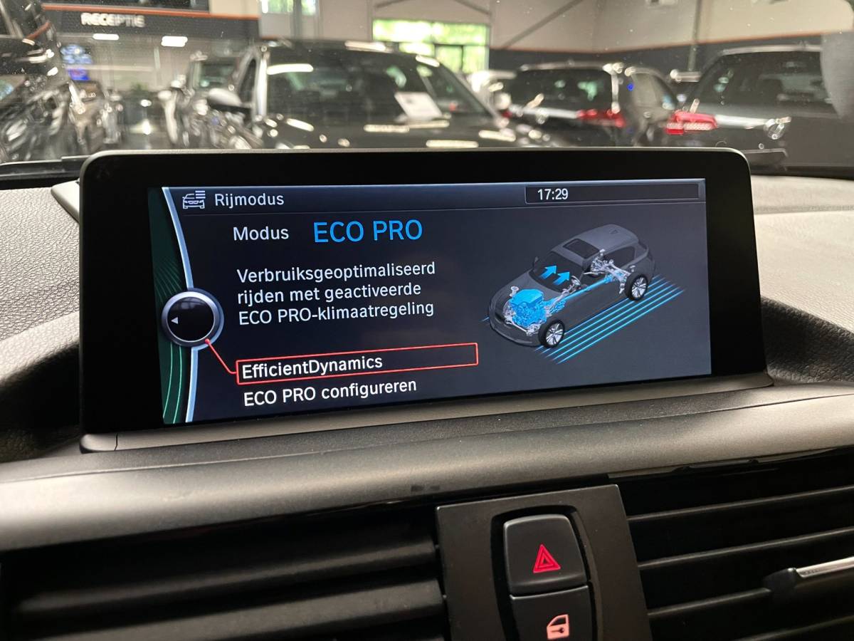 BMW 1 Serie BMW 1-serie M135i xDrive 320 PK M-PERFORMANCE NAVI LEER