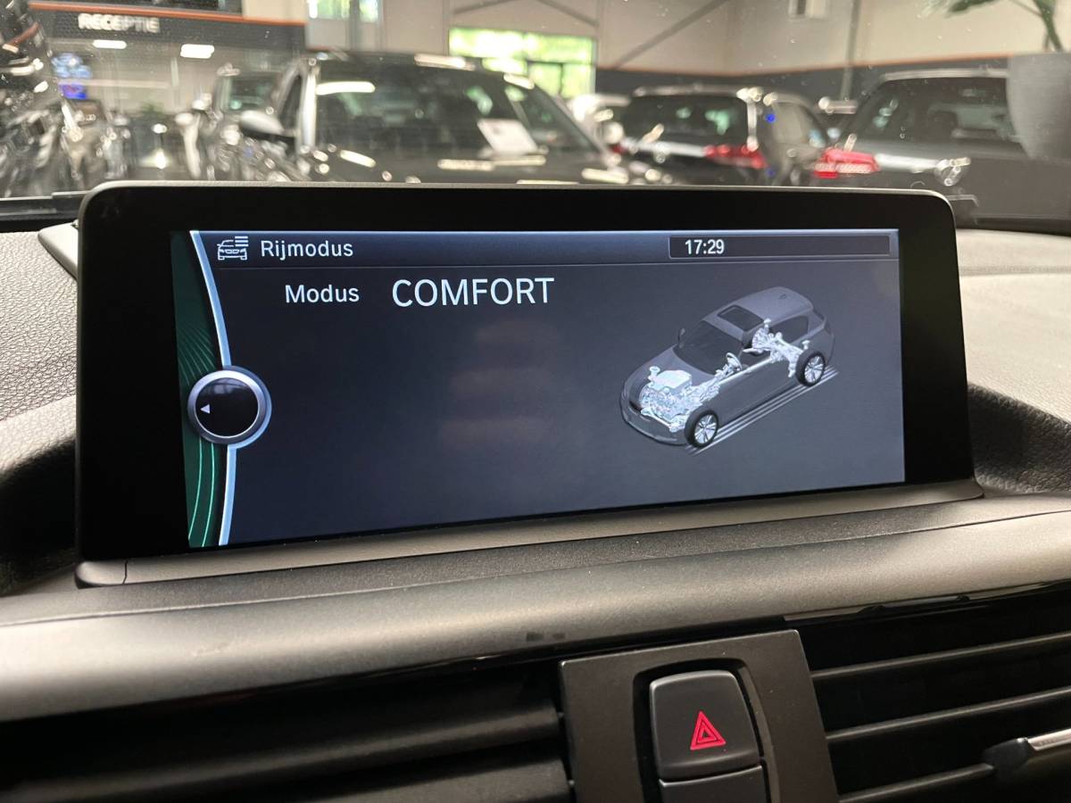 BMW 1 Serie BMW 1-serie M135i xDrive 320 PK M-PERFORMANCE NAVI LEER