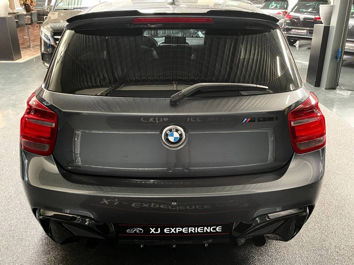 BMW 1 Serie BMW 1-serie M135i xDrive 320 PK M-PERFORMANCE NAVI LEER