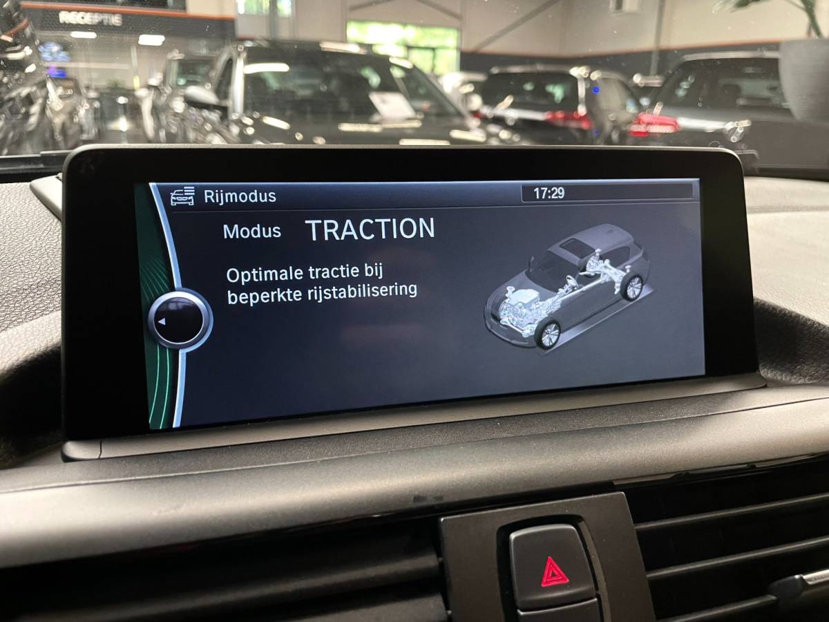 BMW 1 Serie BMW 1-serie M135i xDrive 320 PK M-PERFORMANCE NAVI LEER