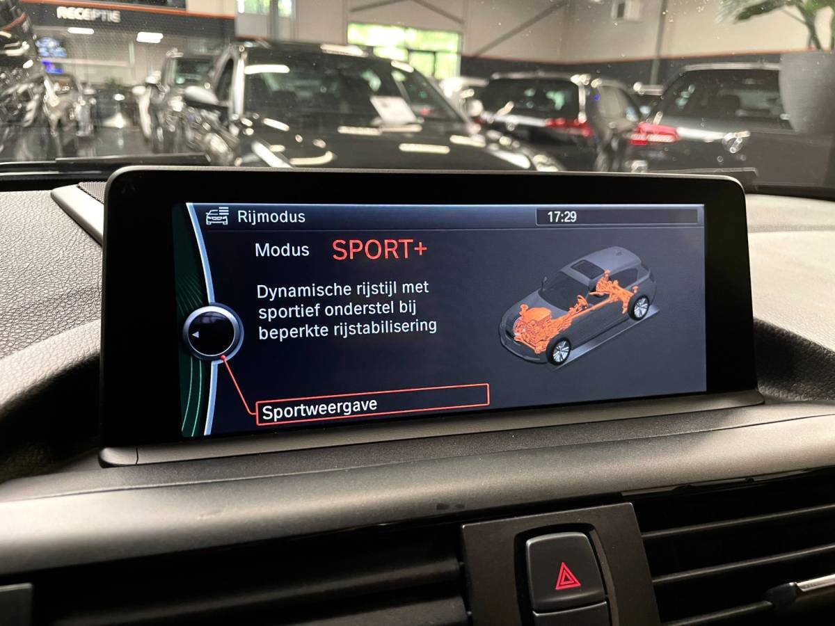 BMW 1 Serie BMW 1-serie M135i xDrive 320 PK M-PERFORMANCE NAVI LEER