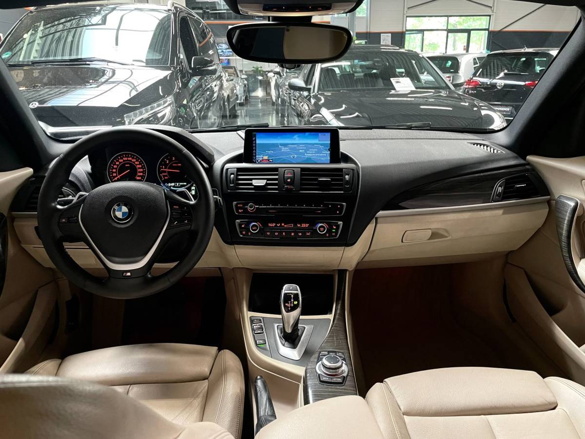 BMW 1 Serie BMW 1-serie M135i xDrive 320 PK M-PERFORMANCE NAVI LEER