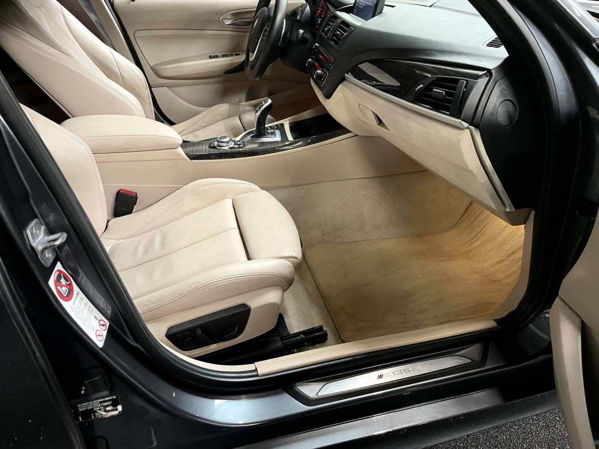 BMW 1 Serie BMW 1-serie M135i xDrive 320 PK M-PERFORMANCE NAVI LEER