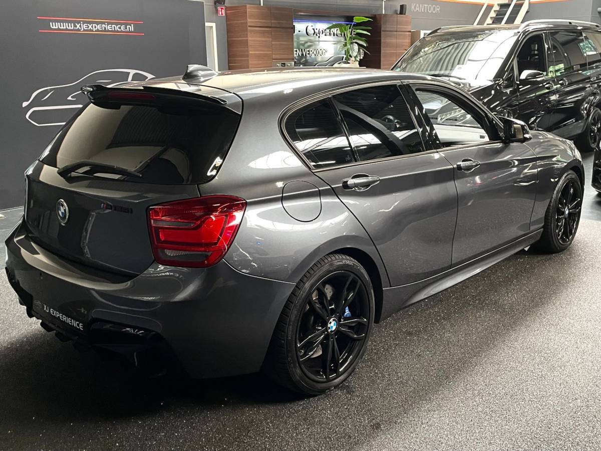 BMW 1 Serie BMW 1-serie M135i xDrive 320 PK M-PERFORMANCE NAVI LEER