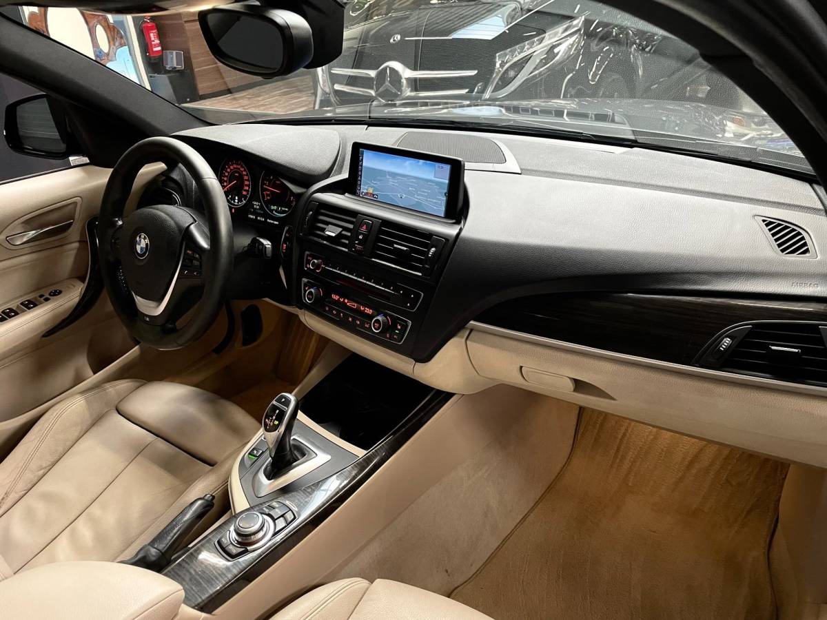BMW 1 Serie BMW 1-serie M135i xDrive 320 PK M-PERFORMANCE NAVI LEER
