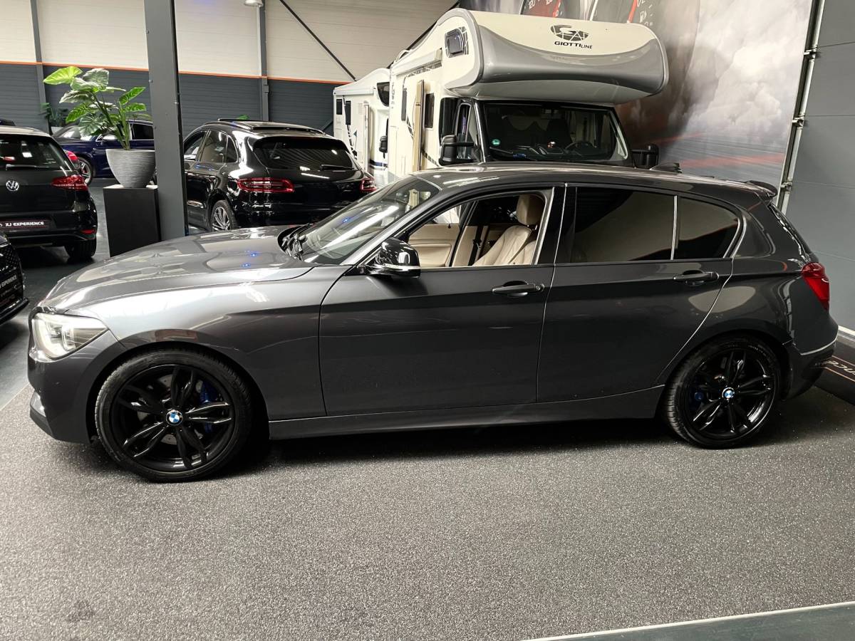 BMW 1 Serie BMW 1-serie M135i xDrive 320 PK M-PERFORMANCE NAVI LEER