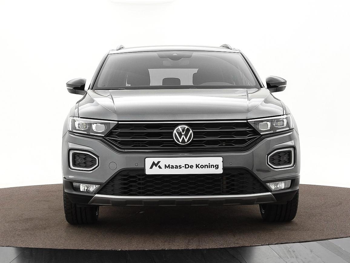 Volkswagen T-Roc Volkswagen T-Roc 1.5 TSI 150pk DSG Sport · Apple/Android Car Play · BEATS Audio · Camera · Keyless · Navigatie · Stoelverwarming · 19” Inch ·