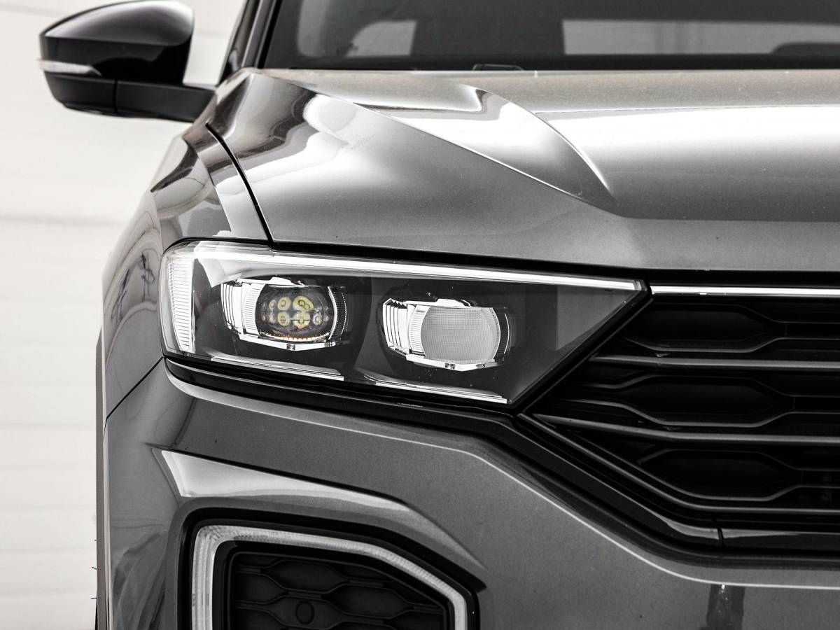 Volkswagen T-Roc Volkswagen T-Roc 1.5 TSI 150pk DSG Sport · Apple/Android Car Play · BEATS Audio · Camera · Keyless · Navigatie · Stoelverwarming · 19” Inch ·