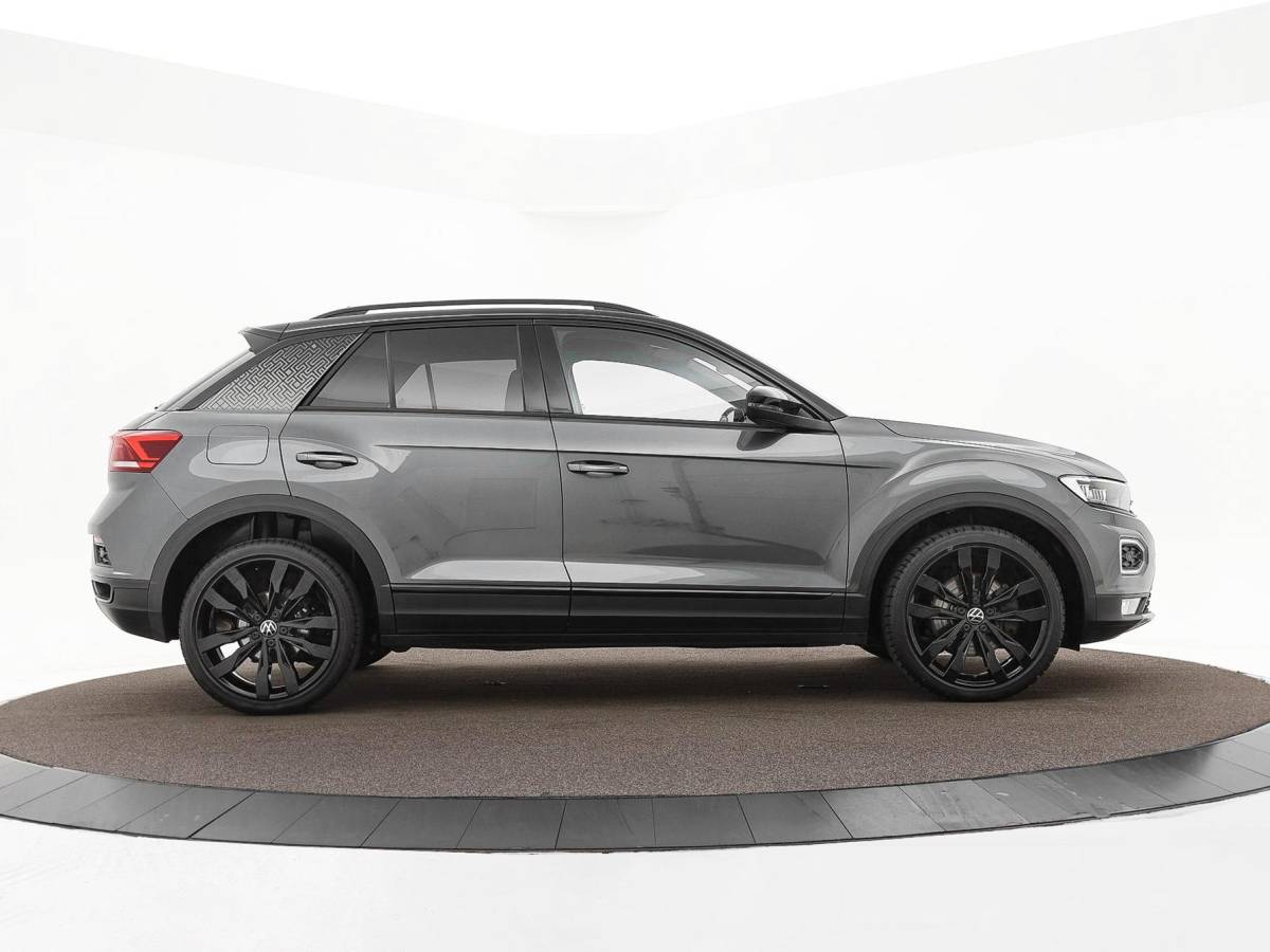 Volkswagen T-Roc Volkswagen T-Roc 1.5 TSI 150pk DSG Sport · Apple/Android Car Play · BEATS Audio · Camera · Keyless · Navigatie · Stoelverwarming · 19” Inch ·