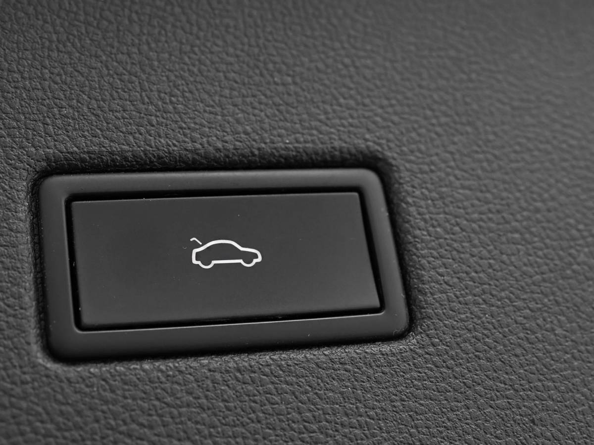 Volkswagen T-Roc Volkswagen T-Roc 1.5 TSI 150pk DSG Sport · Apple/Android Car Play · BEATS Audio · Camera · Keyless · Navigatie · Stoelverwarming · 19” Inch ·
