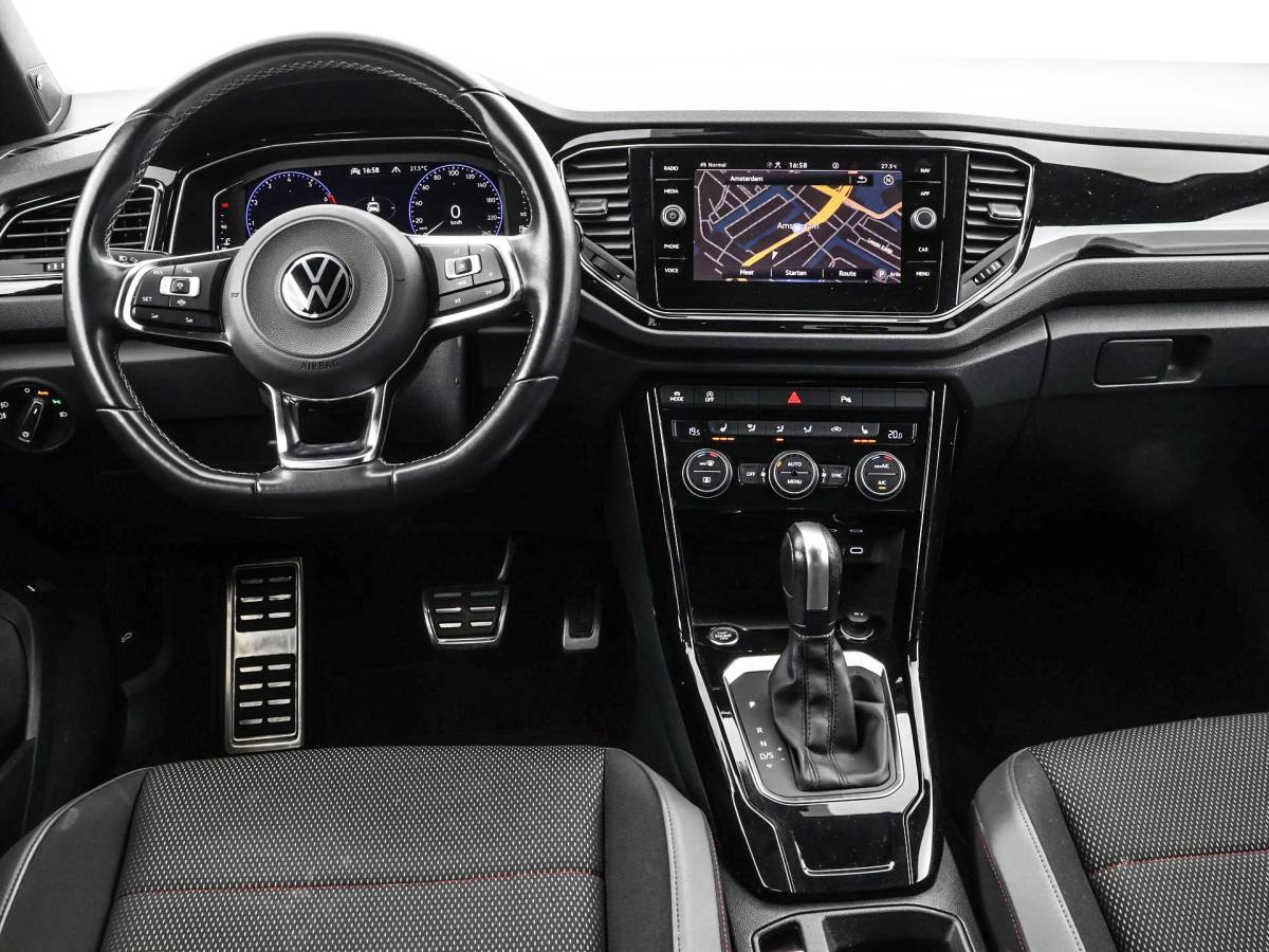 Volkswagen T-Roc Volkswagen T-Roc 1.5 TSI 150pk DSG Sport · Apple/Android Car Play · BEATS Audio · Camera · Keyless · Navigatie · Stoelverwarming · 19” Inch ·