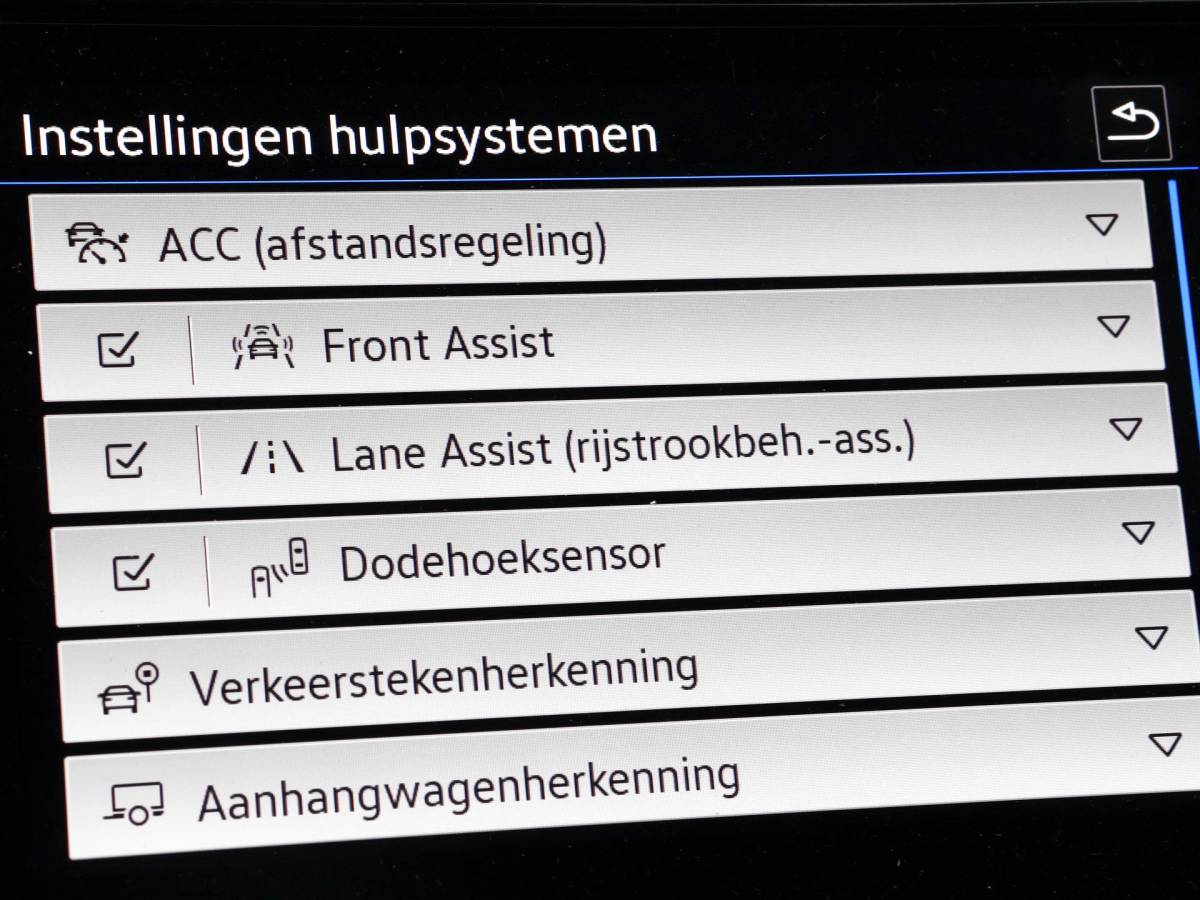 Volkswagen T-Roc Volkswagen T-Roc 1.5 TSI 150pk DSG Sport · Apple/Android Car Play · BEATS Audio · Camera · Keyless · Navigatie · Stoelverwarming · 19” Inch ·