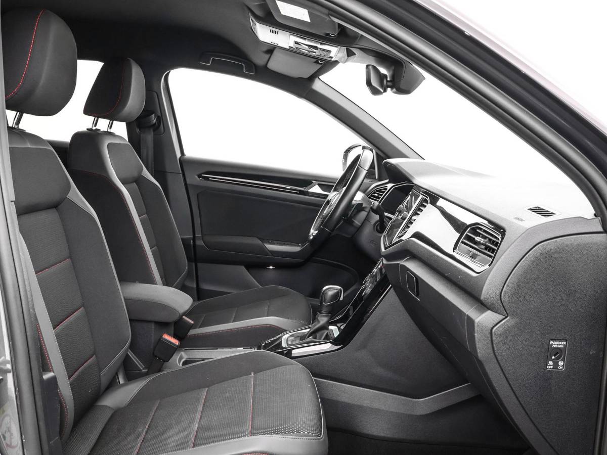 Volkswagen T-Roc Volkswagen T-Roc 1.5 TSI 150pk DSG Sport · Apple/Android Car Play · BEATS Audio · Camera · Keyless · Navigatie · Stoelverwarming · 19” Inch ·