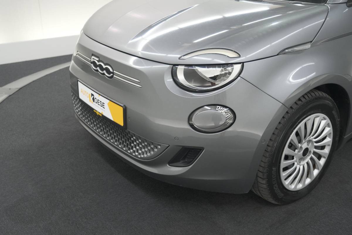 Fiat 500 Fiat 500 Urban 42 kWh | SOH 97.6% | 3 Fase Laadfunctie | Camera | Apple Carplay | Parkeersensoren