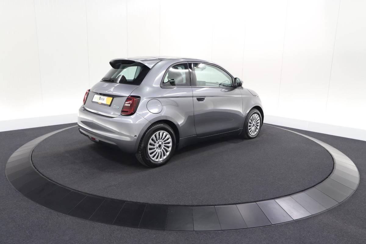 Fiat 500 Fiat 500 Urban 42 kWh | SOH 97.6% | 3 Fase Laadfunctie | Camera | Apple Carplay | Parkeersensoren